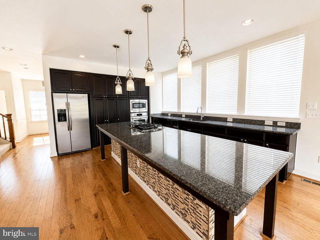 22806 BREEZY HOLLOW DR, Brambleton, VA 20148