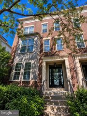 22806 BREEZY HOLLOW DR, Brambleton, VA 20148