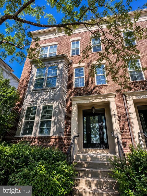 22806 BREEZY HOLLOW DR, Brambleton, VA 20148