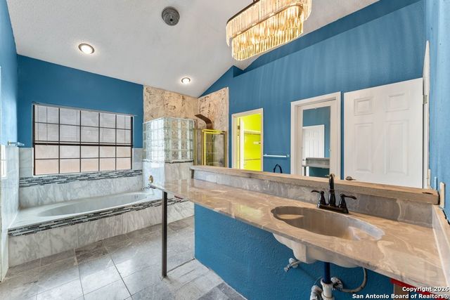 5421 Lockhill, San Antonio, TX 78240