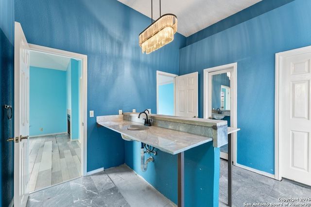 5421 Lockhill, San Antonio, TX 78240