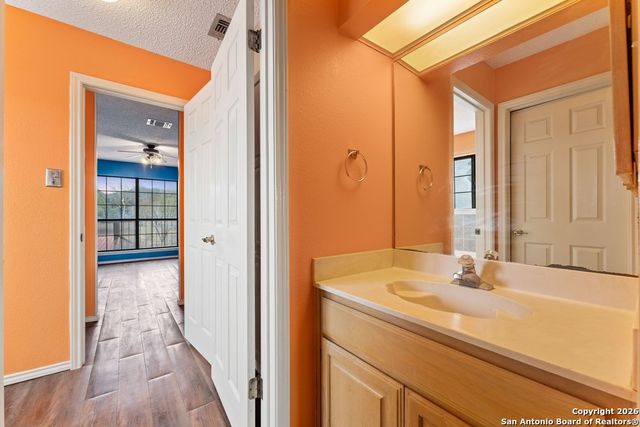 5421 Lockhill, San Antonio, TX 78240