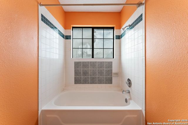 5421 Lockhill, San Antonio, TX 78240