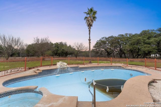 5421 Lockhill, San Antonio, TX 78240