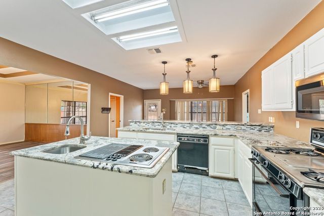 5421 Lockhill, San Antonio, TX 78240