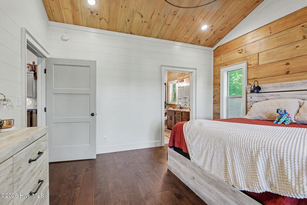 240 Pink Pig Lane, Cherry Log, GA 30522