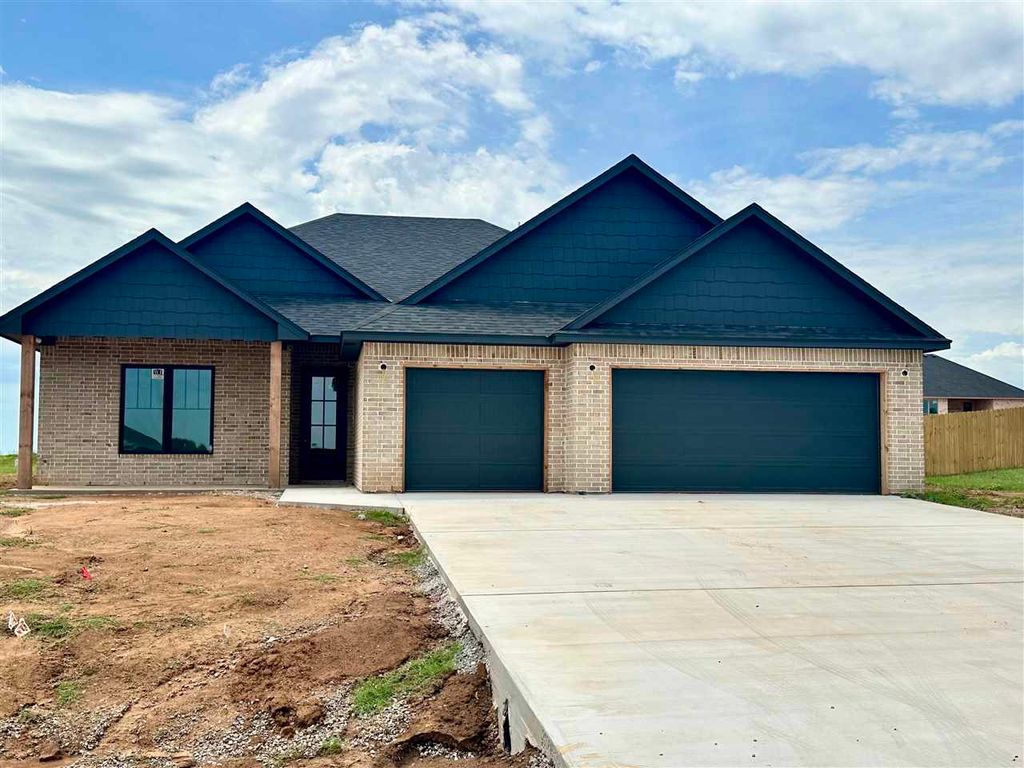 5867 Tadpole Dr, Elgin, OK 73538