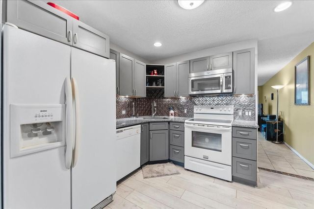 2457 ECUADORIAN WAY 27, Clearwater, FL 33763