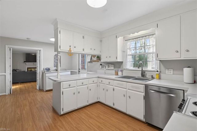 321 Beauregard Hts HTS, Hampton, VA 23669