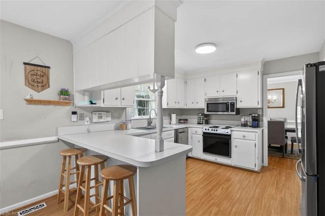 321 Beauregard Hts HTS, Hampton, VA 23669