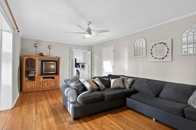 321 Beauregard Hts HTS, Hampton, VA 23669