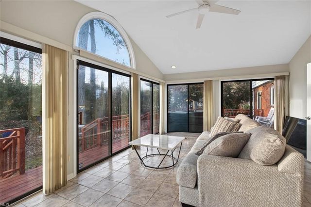 321 Beauregard Hts HTS, Hampton, VA 23669