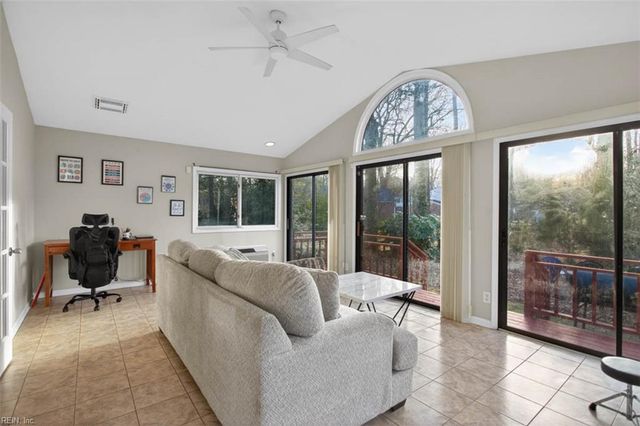 321 Beauregard Hts HTS, Hampton, VA 23669