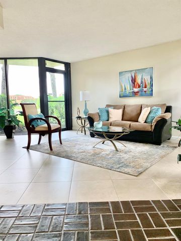 5344 Woodland Lakes Drive 225, Palm Beach Gardens, FL 33418
