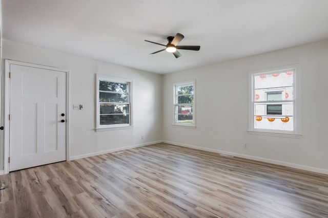 622 Sylvan Ln, Wichita, KS 67218