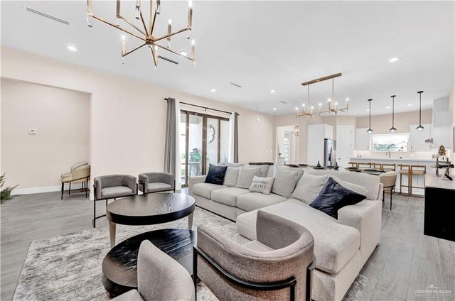 1209 E Agusta Avenue, Mcallen, TX 78503