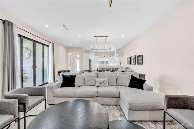 1209 E Agusta Avenue, Mcallen, TX 78503