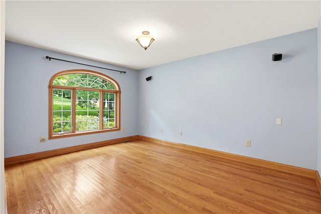 608 Washington XING, Smithfield Twp, PA 18301