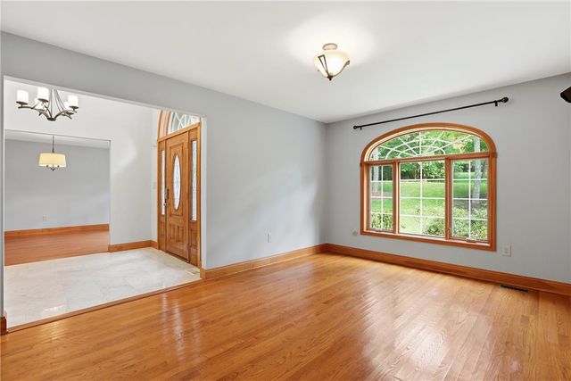 608 Washington XING, Smithfield Twp, PA 18301