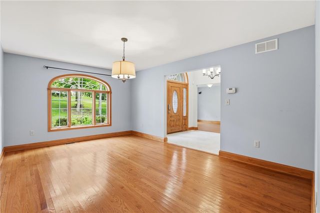 608 Washington XING, Smithfield Twp, PA 18301