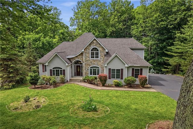 608 Washington XING, Smithfield Twp, PA 18301