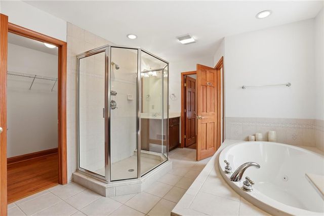 608 Washington XING, Smithfield Twp, PA 18301