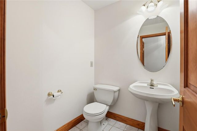 608 Washington XING, Smithfield Twp, PA 18301