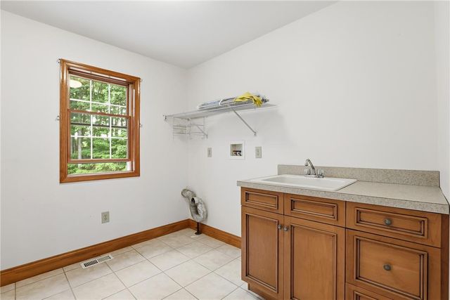 608 Washington XING, Smithfield Twp, PA 18301