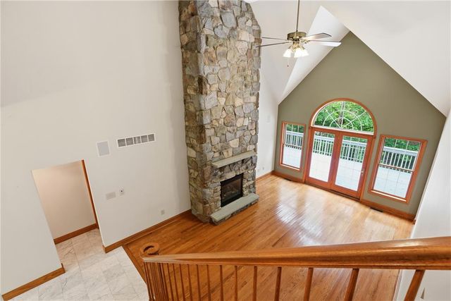 608 Washington XING, Smithfield Twp, PA 18301