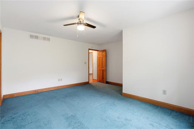608 Washington XING, Smithfield Twp, PA 18301