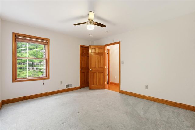 608 Washington XING, Smithfield Twp, PA 18301