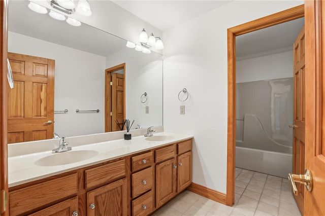 608 Washington XING, Smithfield Twp, PA 18301