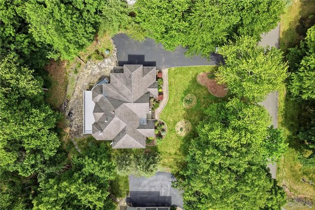 608 Washington XING, Smithfield Twp, PA 18301