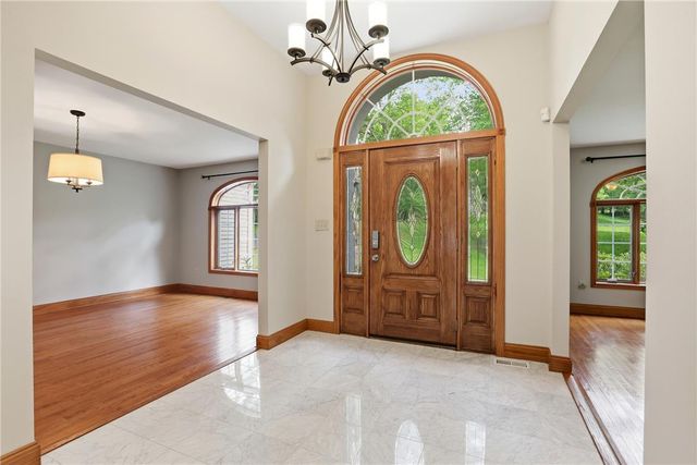 608 Washington XING, Smithfield Twp, PA 18301