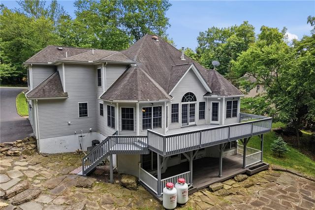 608 Washington XING, Smithfield Twp, PA 18301
