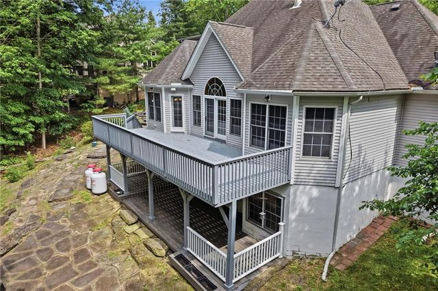 608 Washington XING, Smithfield Twp, PA 18301