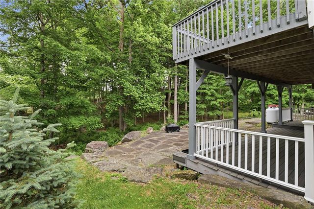 608 Washington XING, Smithfield Twp, PA 18301