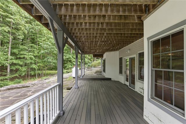 608 Washington XING, Smithfield Twp, PA 18301