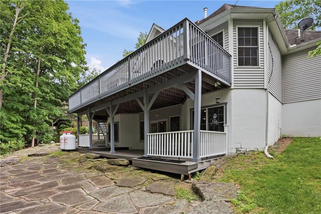 608 Washington XING, Smithfield Twp, PA 18301