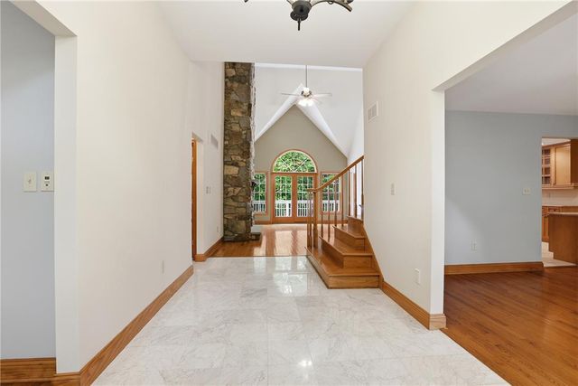 608 Washington XING, Smithfield Twp, PA 18301