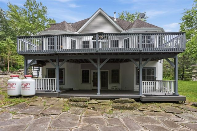 608 Washington XING, Smithfield Twp, PA 18301