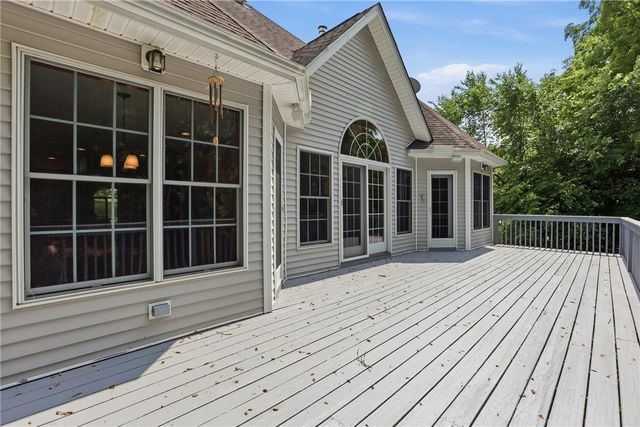 608 Washington XING, Smithfield Twp, PA 18301