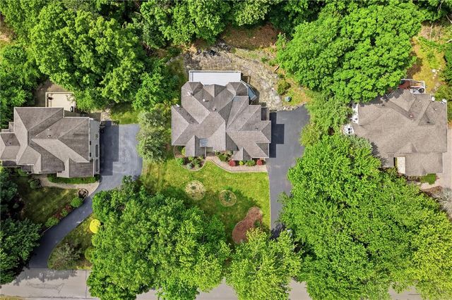 608 Washington XING, Smithfield Twp, PA 18301