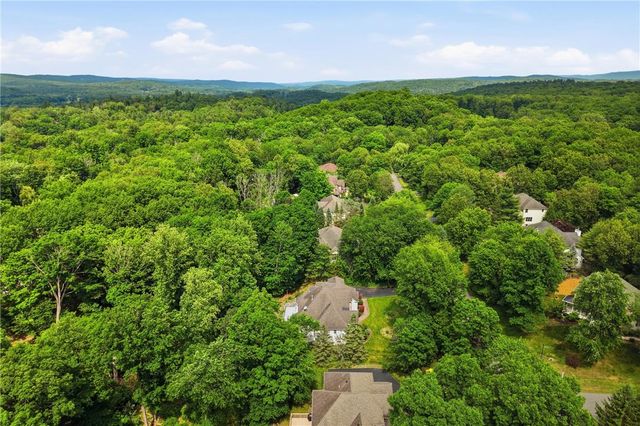 608 Washington XING, Smithfield Twp, PA 18301