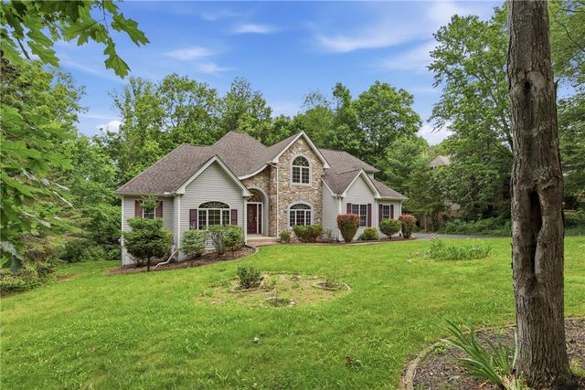 608 Washington XING, Smithfield Twp, PA 18301
