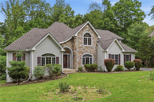 608 Washington XING, Smithfield Twp, PA 18301
