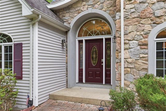 608 Washington XING, Smithfield Twp, PA 18301
