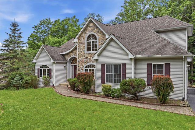 608 Washington XING, Smithfield Twp, PA 18301