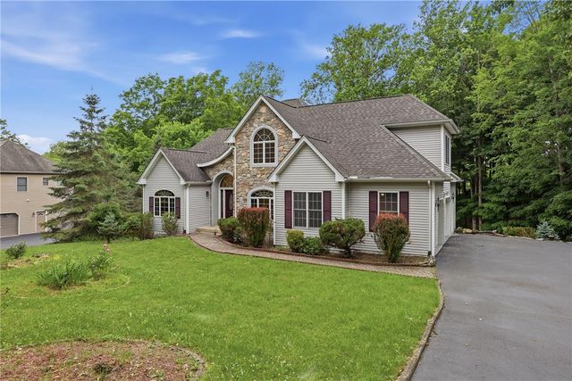 608 Washington XING, Smithfield Twp, PA 18301