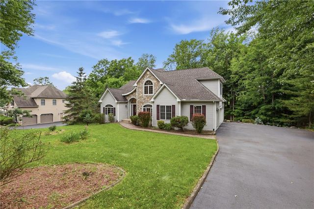 608 Washington XING, Smithfield Twp, PA 18301